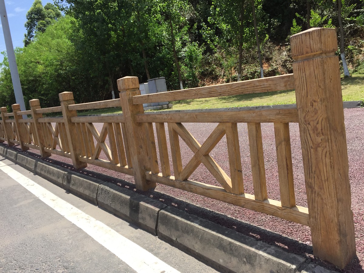 公路混凝土仿木護欄